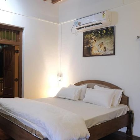 Hotel Ashirwad Junagadh Luaran gambar