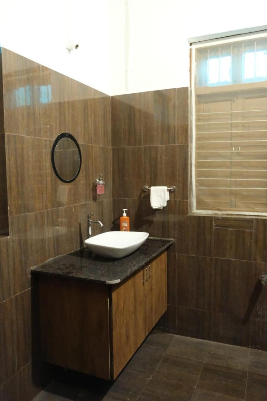 Hotel Ashirwad Junagadh Luaran gambar