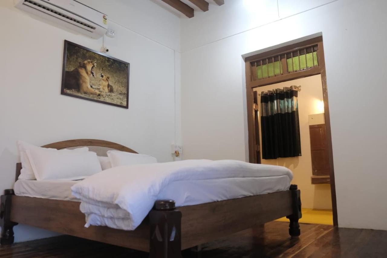 Hotel Ashirwad Junagadh Luaran gambar