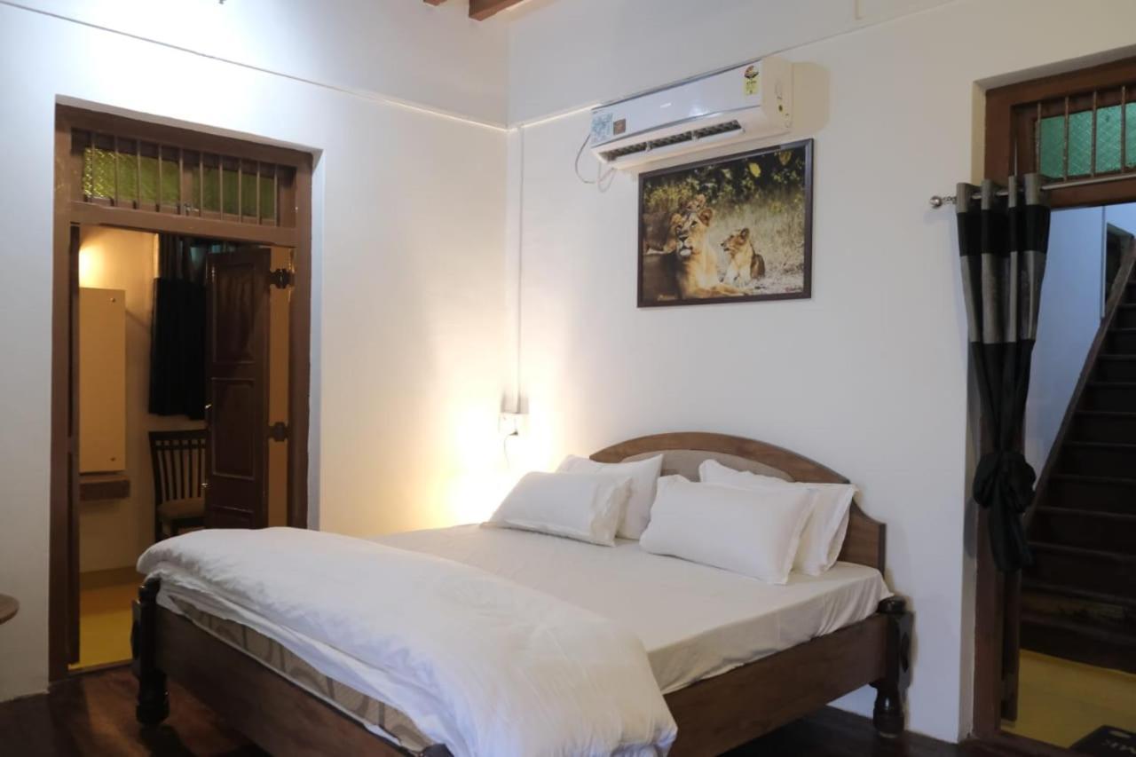 Hotel Ashirwad Junagadh Luaran gambar