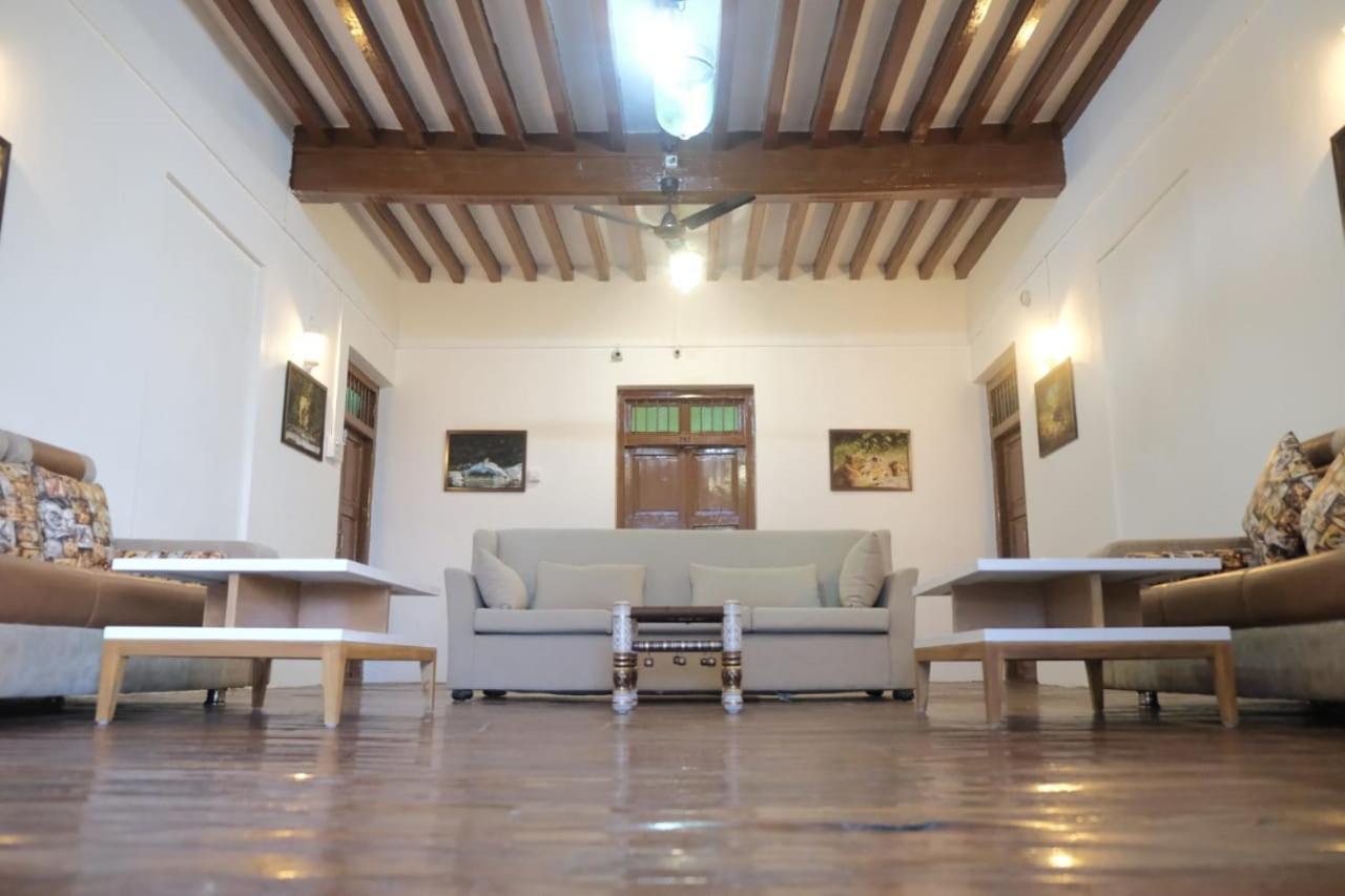 Hotel Ashirwad Junagadh Luaran gambar